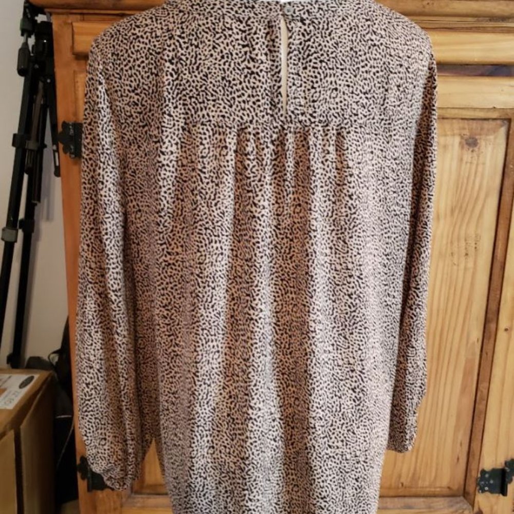 Ann Taylor Loft Blouse Long Sleeve sz LM Leopard - Picture 2 of 4